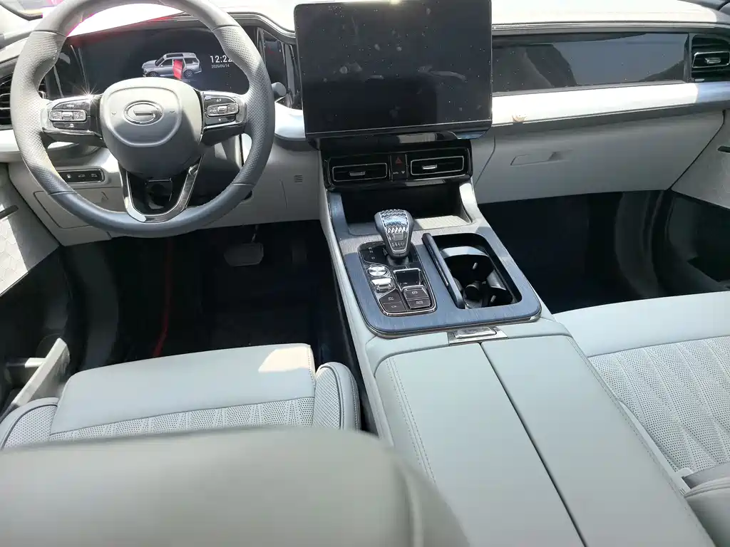GAC Trumpchi GS8 Dual Engine Series 2.0 TM 2 WD Distinguished (7-seat)