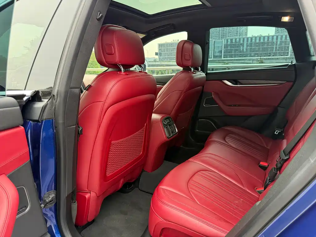 Levante 3.0 T Standard