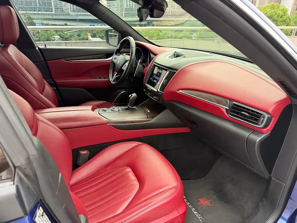 Levante 3.0 T Standard