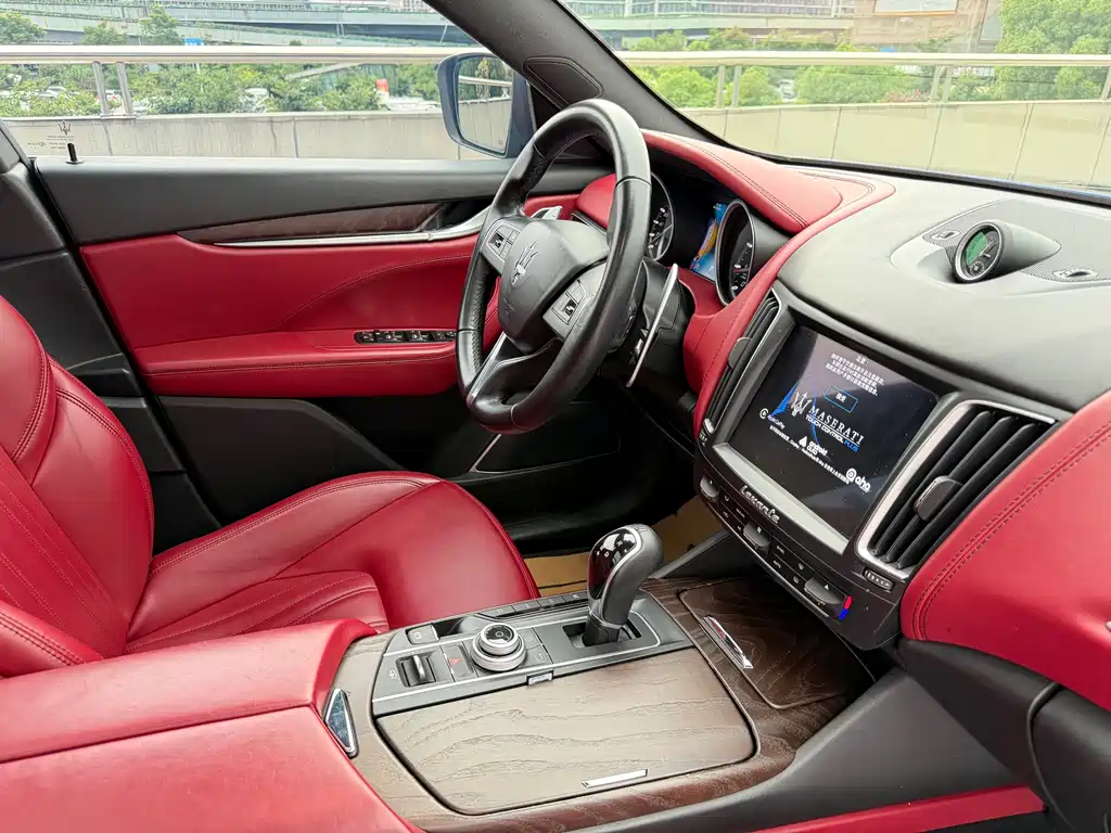 Levante 3.0 T Standard