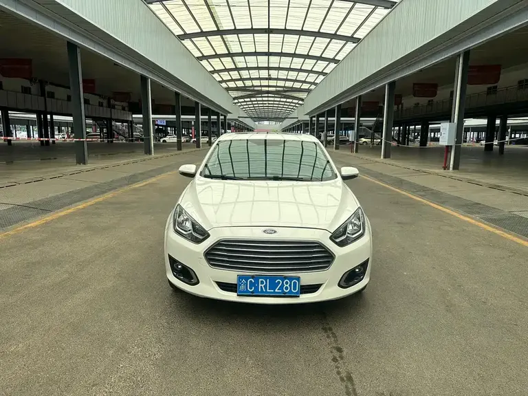 Ford Escort 1.5 L Auto Fashion