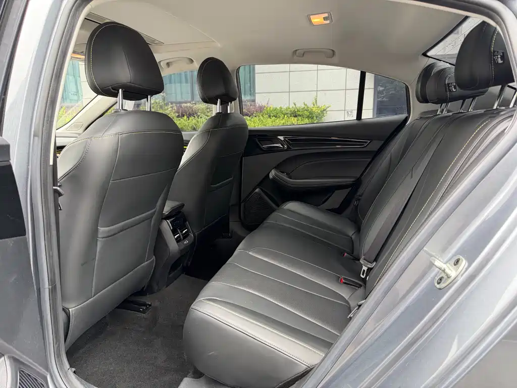 Roewe i5 1.5 L CVT Diamond