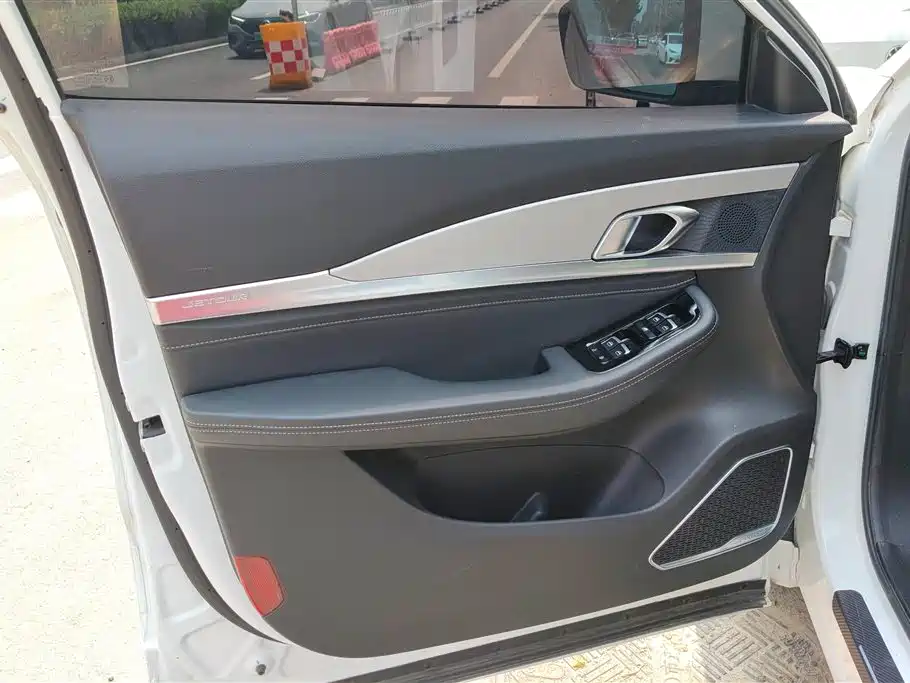Jetour X70 1.5 T Manual Smooth Travel 5-seat