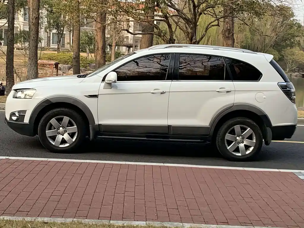 Captiva 2.4 L 2 WD City 5-seat