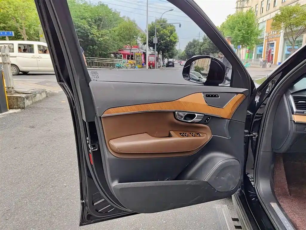 Volvo XC90 B5 Smart Travel Luxury 5-seat