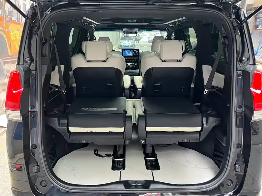 Lexus LM 300 h 7-seat Elegant