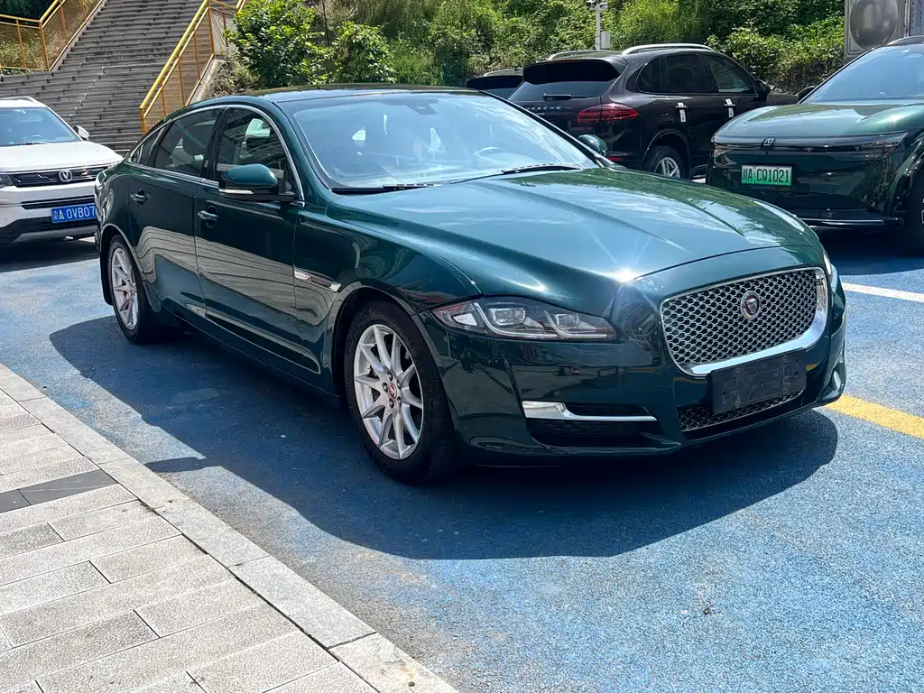 Jaguar XJ XJL 3.0 SC 2 WD Graceful Business