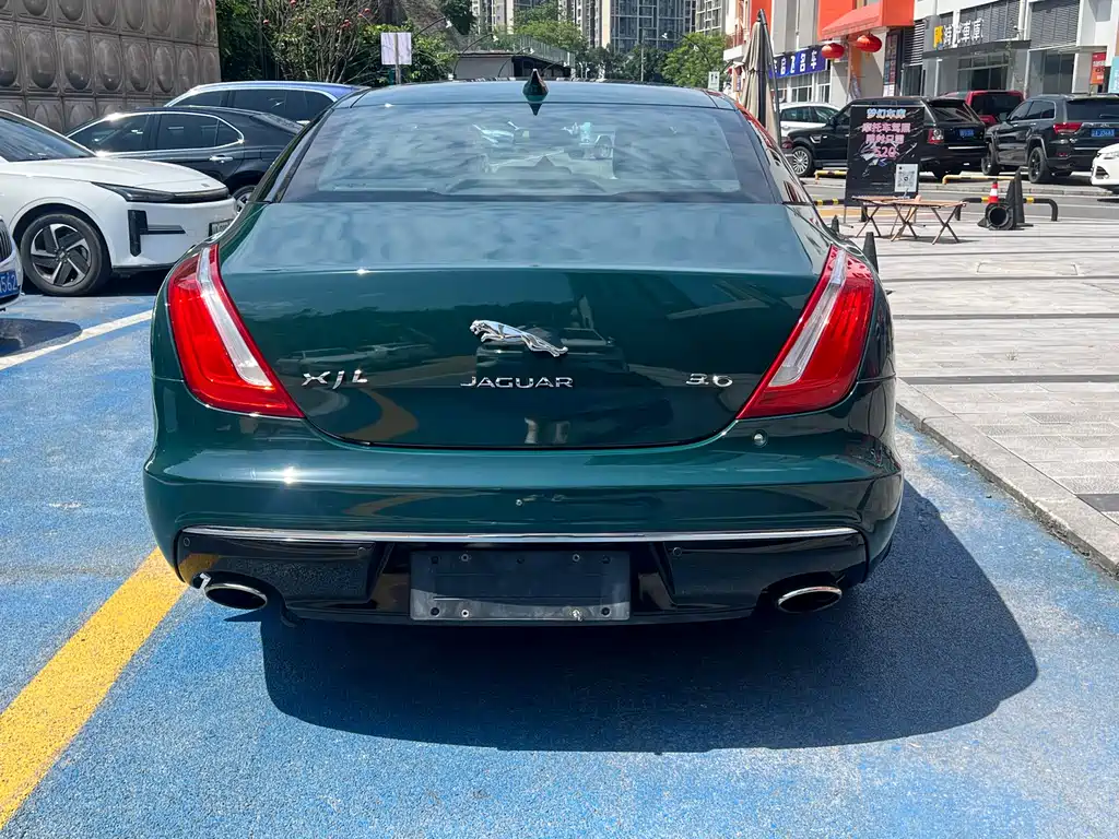 Jaguar XJ XJL 3.0 SC 2 WD Graceful Business