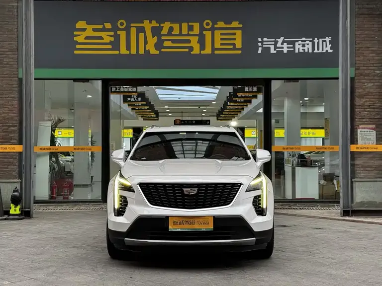 Cadillac XT4 Facelift 28 T 2 WD Leading