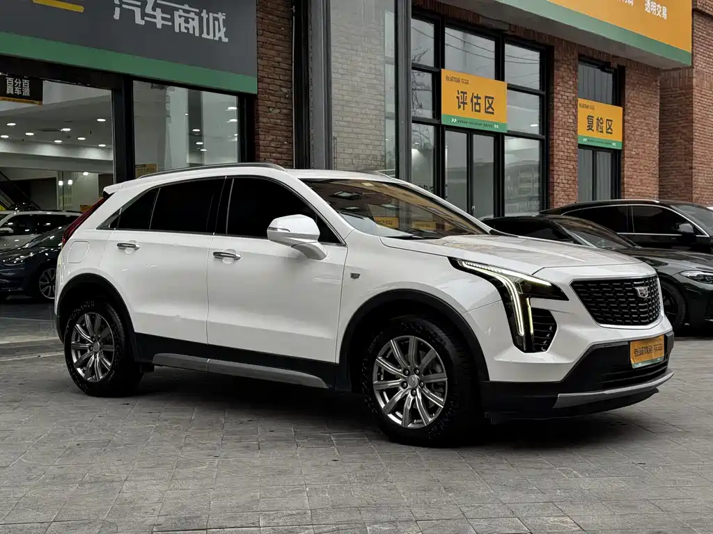 Cadillac XT4 Facelift 28 T 2 WD Leading
