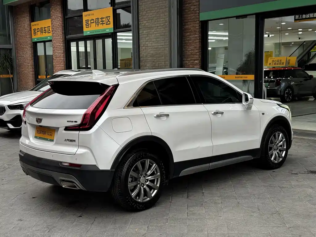 Cadillac XT4 Facelift 28 T 2 WD Leading