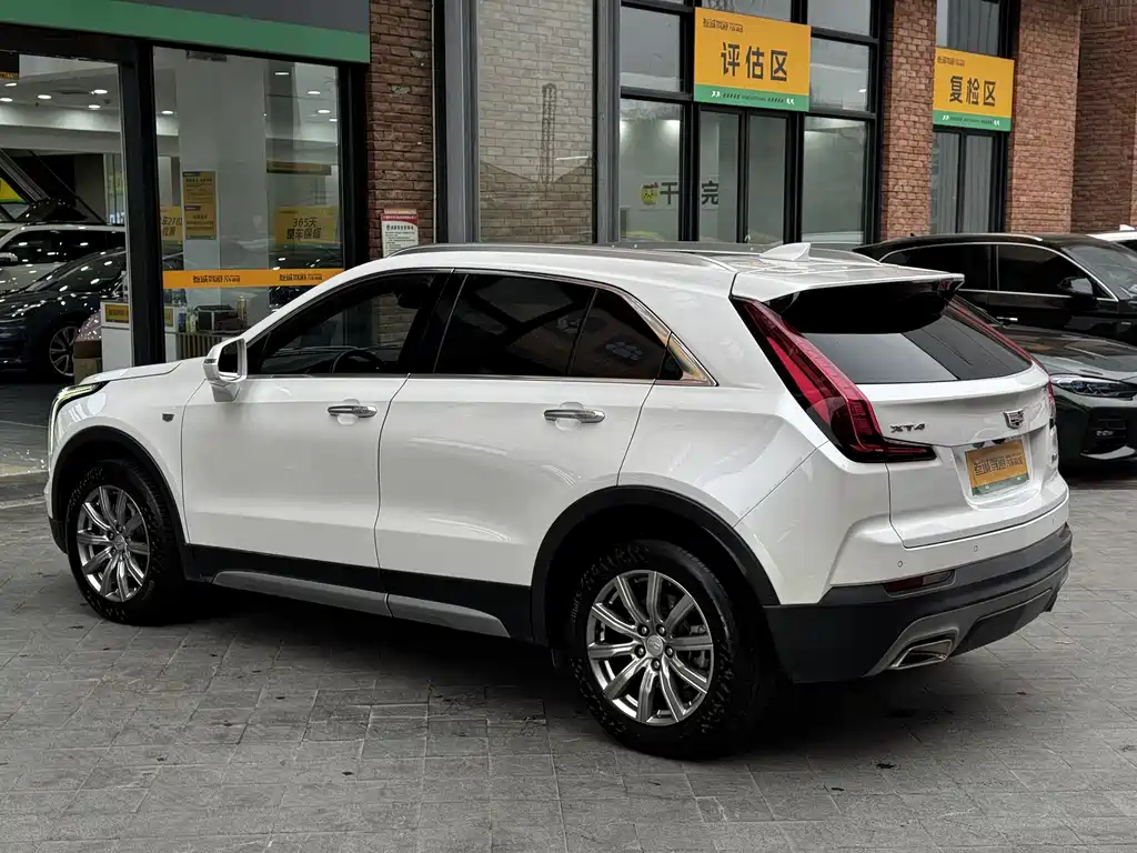 Cadillac XT4 Facelift 28 T 2 WD Leading