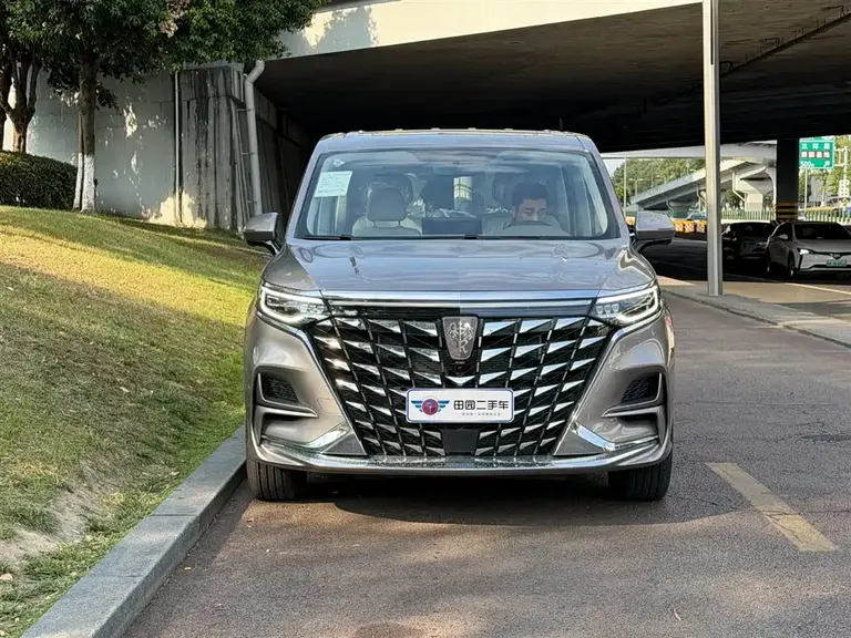 Roewe iMAX8 NEV 荣威iMAX8新能源 2025款 1.5 T DMH 陆尊至享版