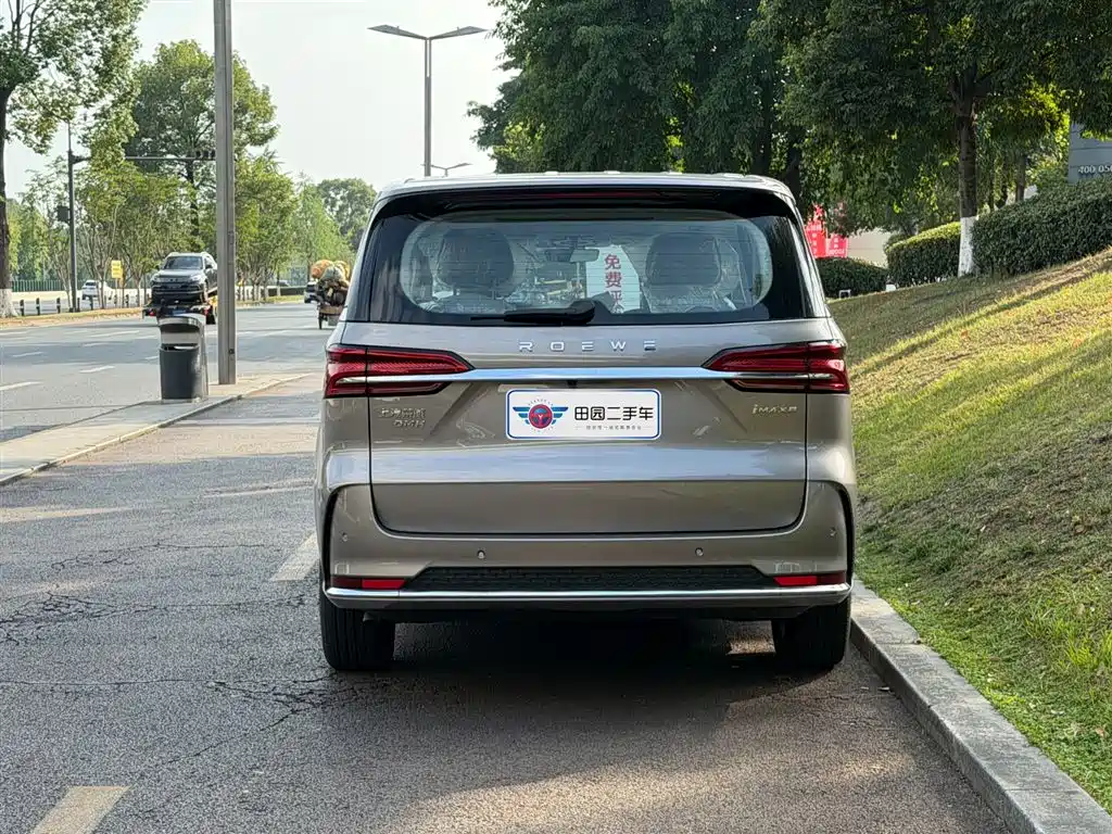 Roewe iMAX8 NEV 荣威iMAX8新能源 2025款 1.5 T DMH 陆尊至享版