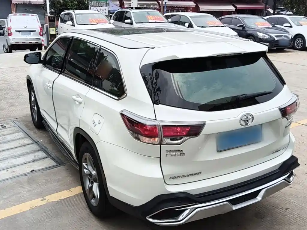Highlander 2.0 T 4 WD Luxury 7-seat