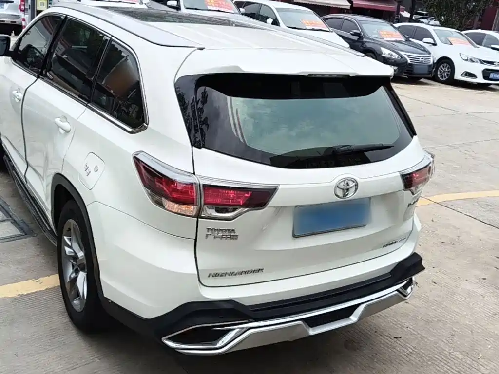 Highlander 2.0 T 4 WD Luxury 7-seat