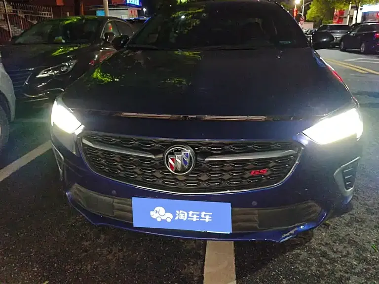 Buick Regal GS 28 T Distinguished