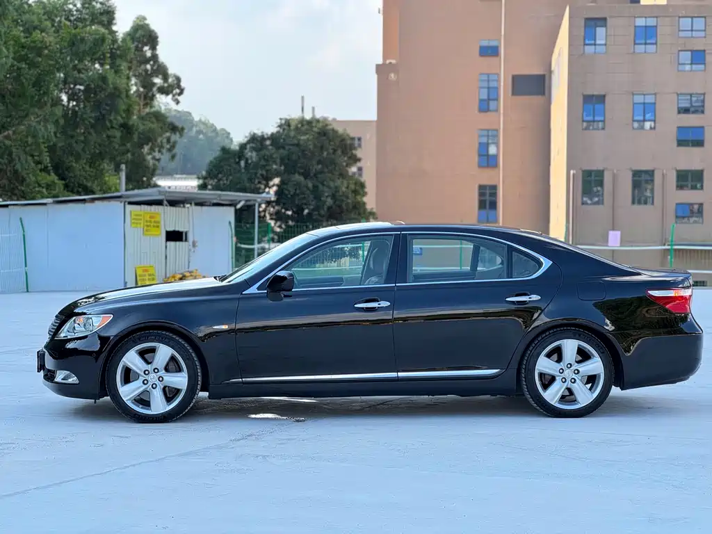Lexus LS 460 L