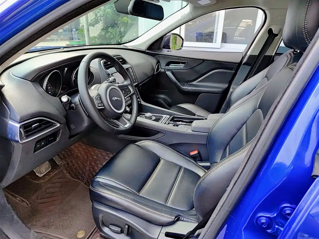 Jaguar F-PACE 2.0 T 2 WD Urban Premium
