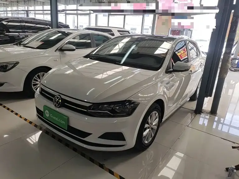 Volkswagen Polo Plus 1.5 L Auto Colorful Tech