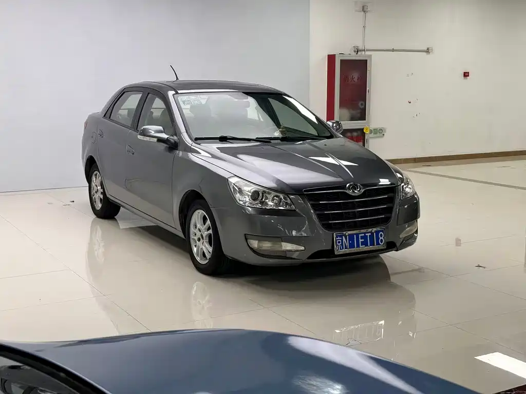 Dongfeng Fengshen S30 东风风神S30 2011款 1.6 L 手动尊贵型