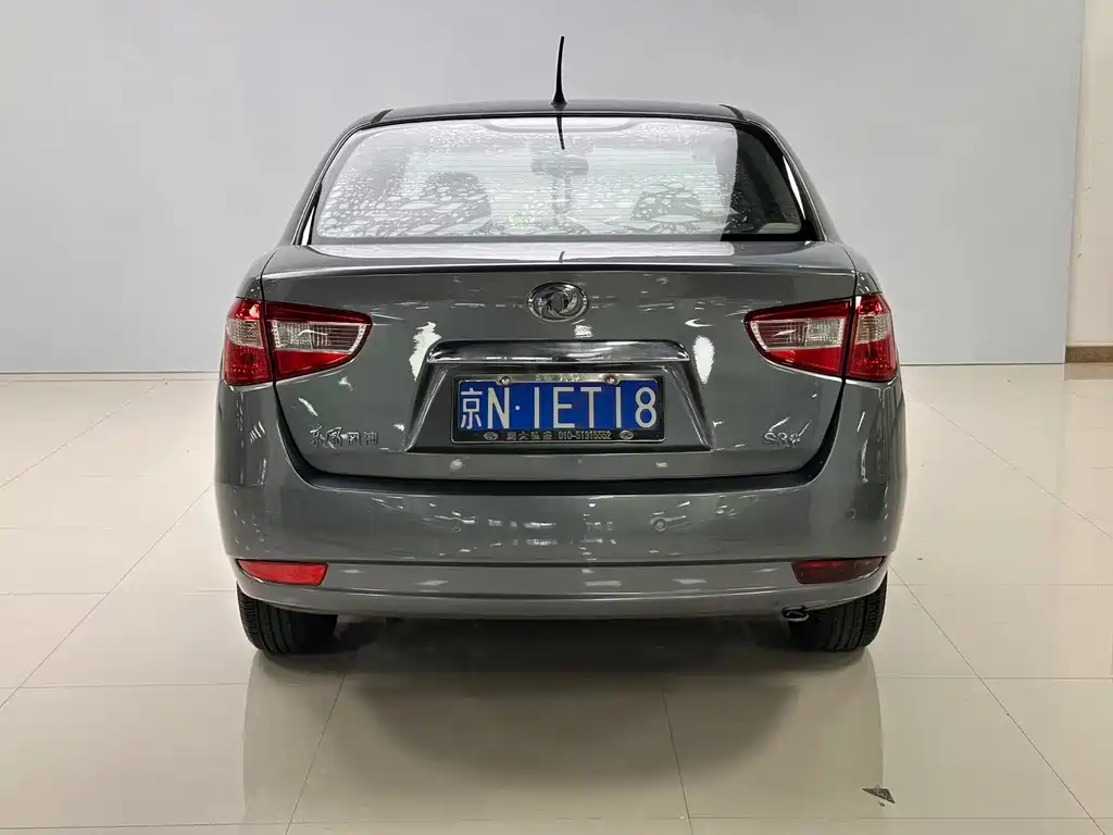 Dongfeng Fengshen S30 东风风神S30 2011款 1.6 L 手动尊贵型
