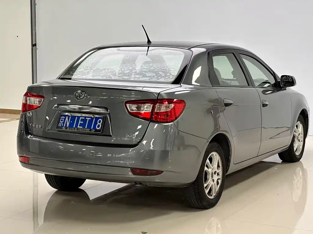 Dongfeng Fengshen S30 东风风神S30 2011款 1.6 L 手动尊贵型