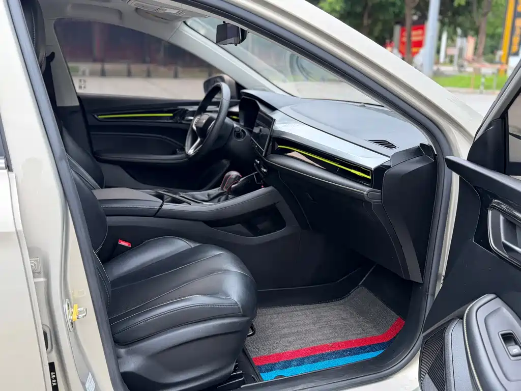 Roewe i5 1.5 L CVT Diamond