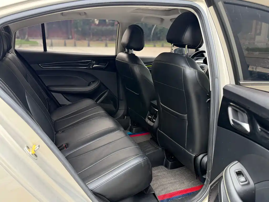 Roewe i5 1.5 L CVT Diamond