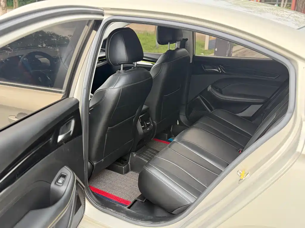 Roewe i5 1.5 L CVT Diamond