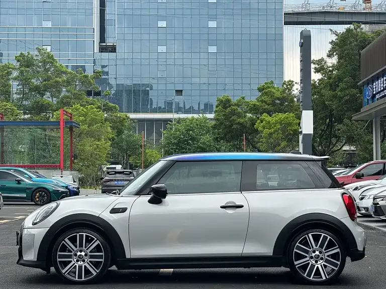 MINI MINI 2022款 2.0 T COOPER S The Coopers 纪念版
