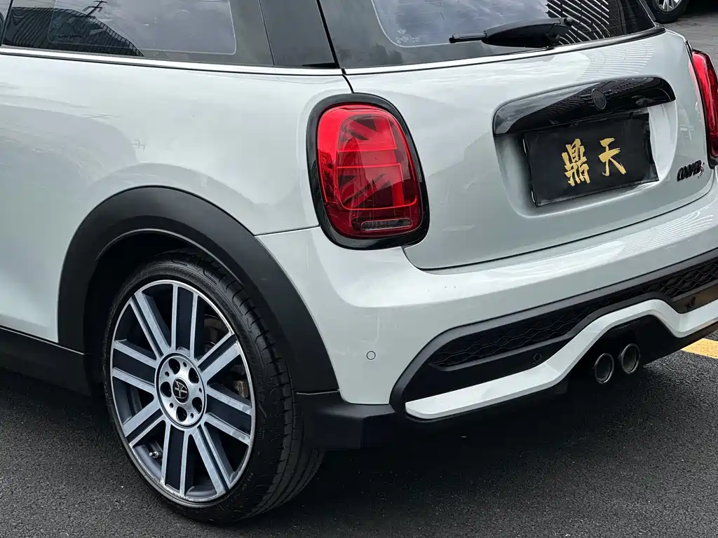 MINI MINI 2022款 2.0 T COOPER S The Coopers 纪念版