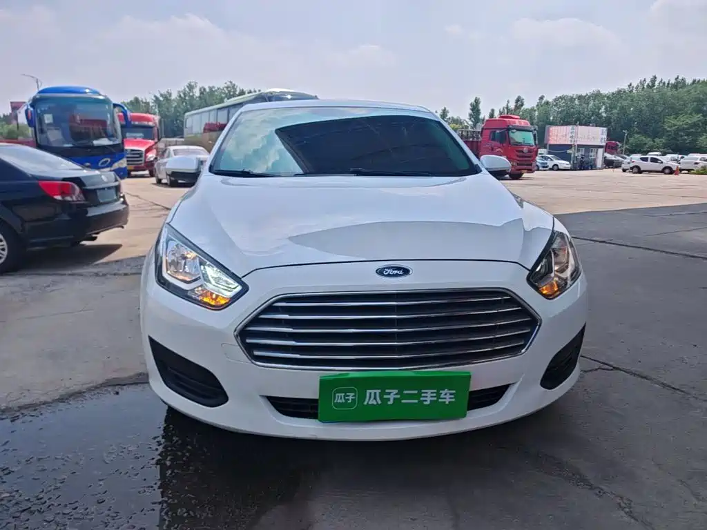 Escort Facelift 1.5 L Auto Quality Enjoyment( ) CN-VI