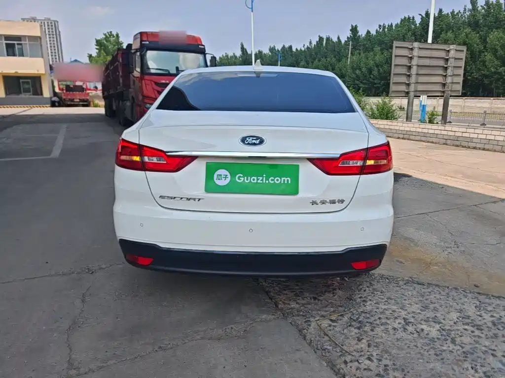 Escort Facelift 1.5 L Auto Quality Enjoyment( ) CN-VI