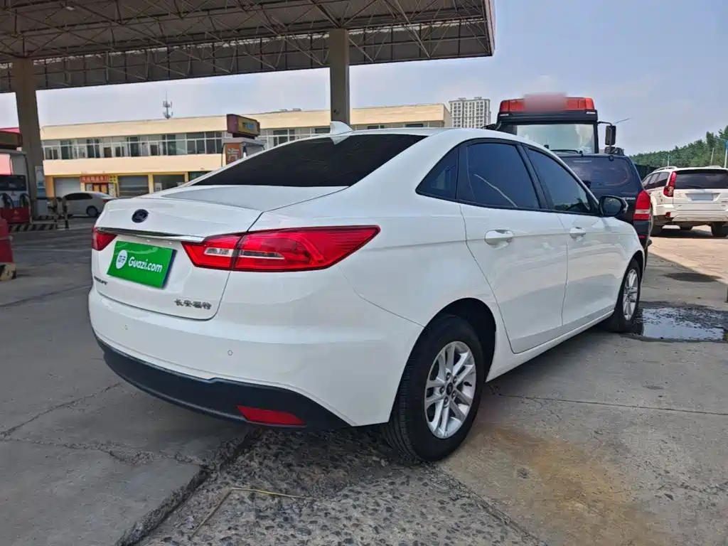 Escort Facelift 1.5 L Auto Quality Enjoyment( ) CN-VI