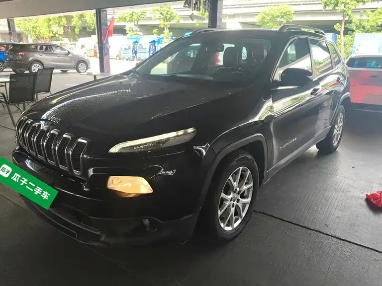 Jeep Cherokee 2.4 L Leading
