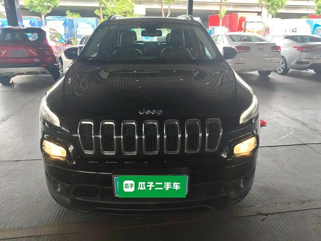 Cherokee 2.4 L Leading