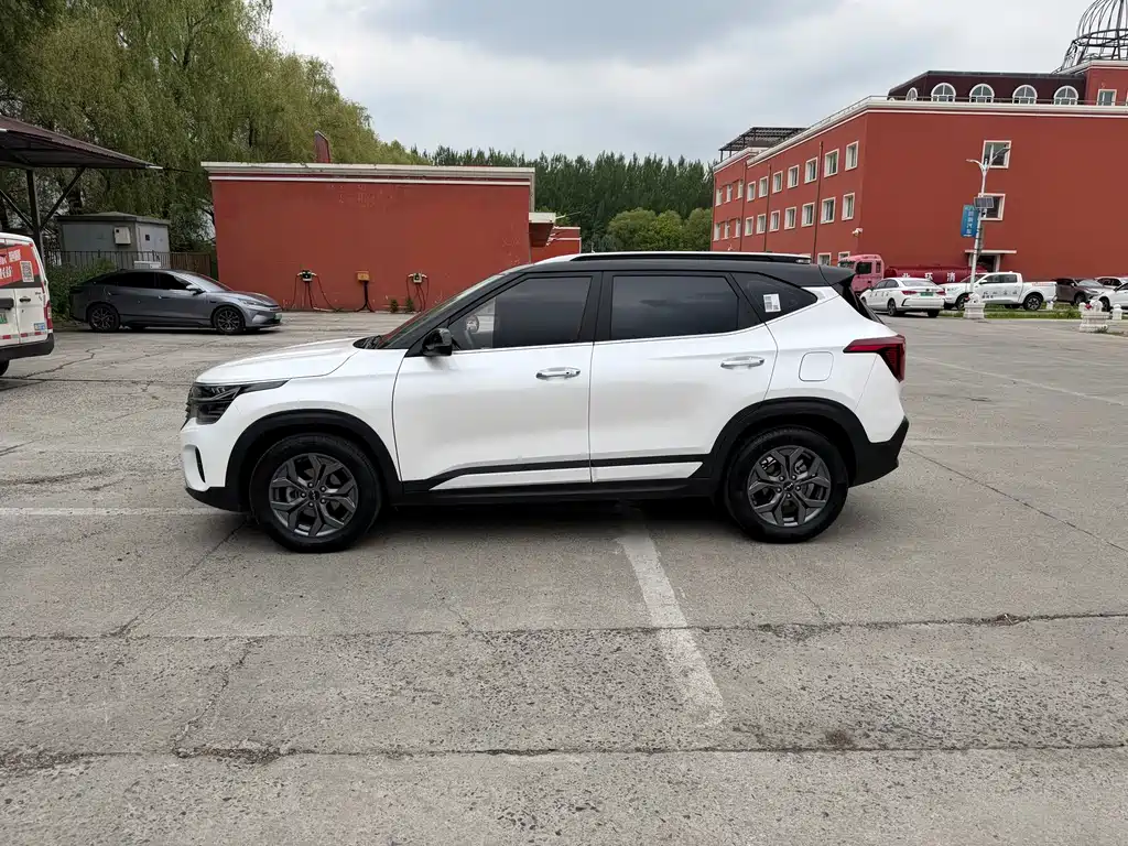 Seltos 1.5 L CVT Luxury
