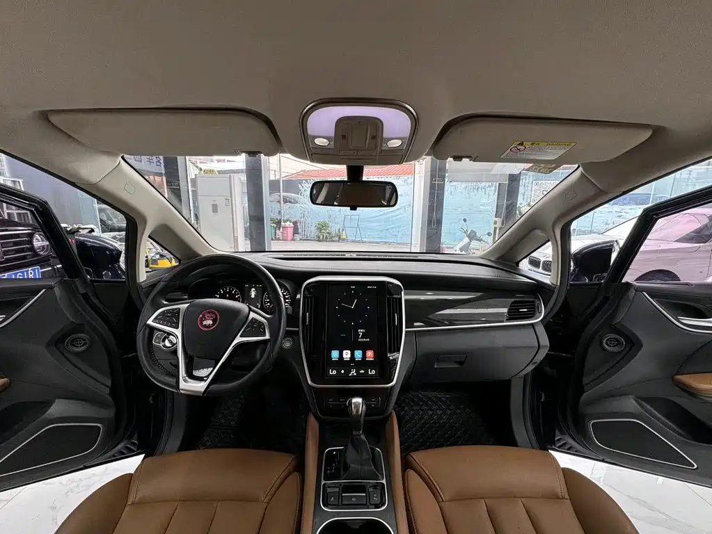 Song MAX 1.5 T Auto Connected Luxury 6-seat