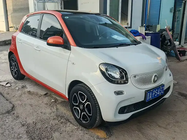 smart forfour 0.9 T 66 kW Pioneer