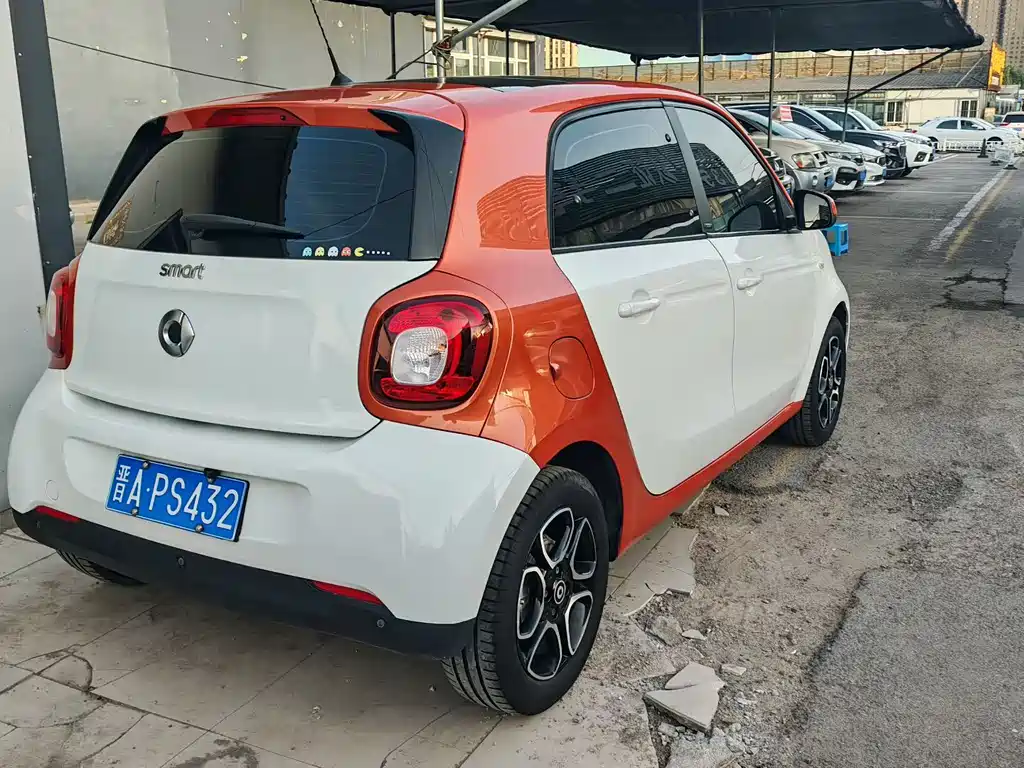 smart forfour 0.9 T 66 kW Pioneer