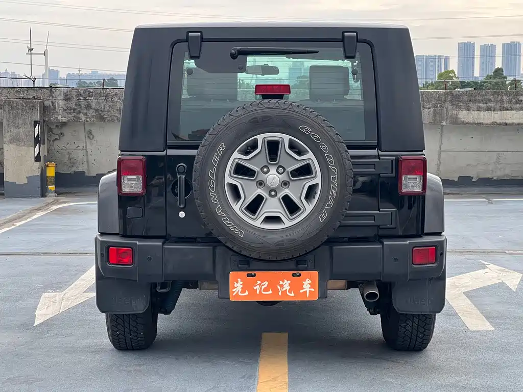 Wrangler 3.8 L Sahara 2-door