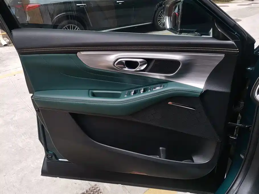 GAC Trumpchi GS8 Navigator Series 2.0 TGDI 2 WD Luxury Connected (7-seat)