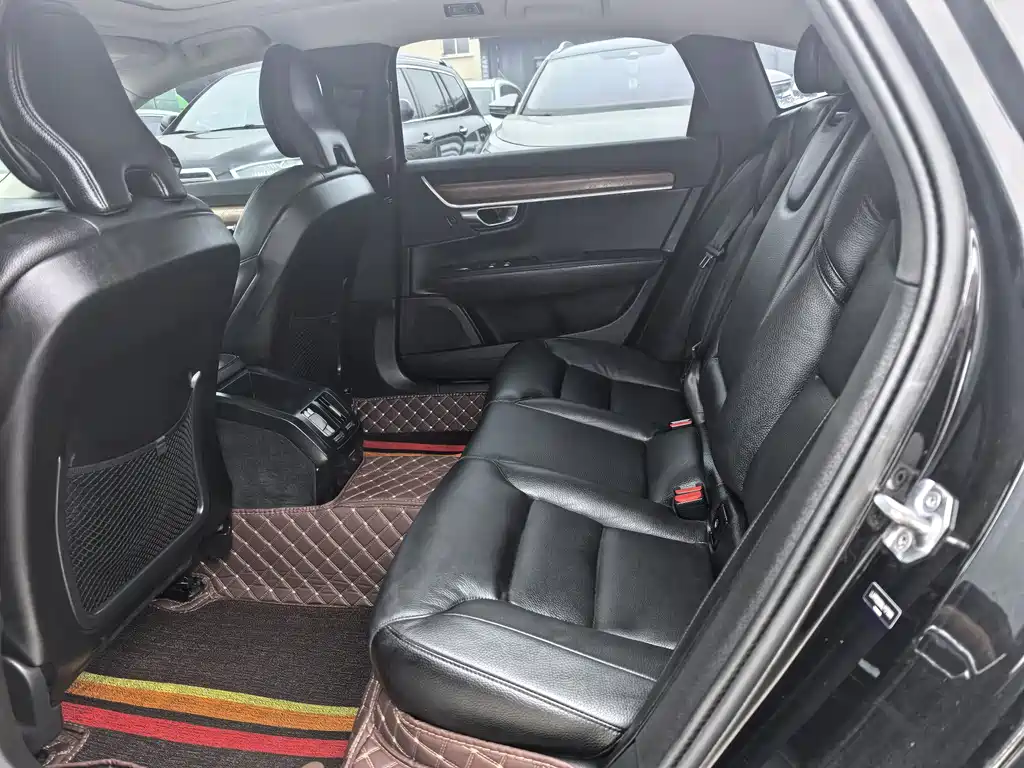 Roewe i6 MAX NEV 1.5 T PHEV Ride-hail Luxury