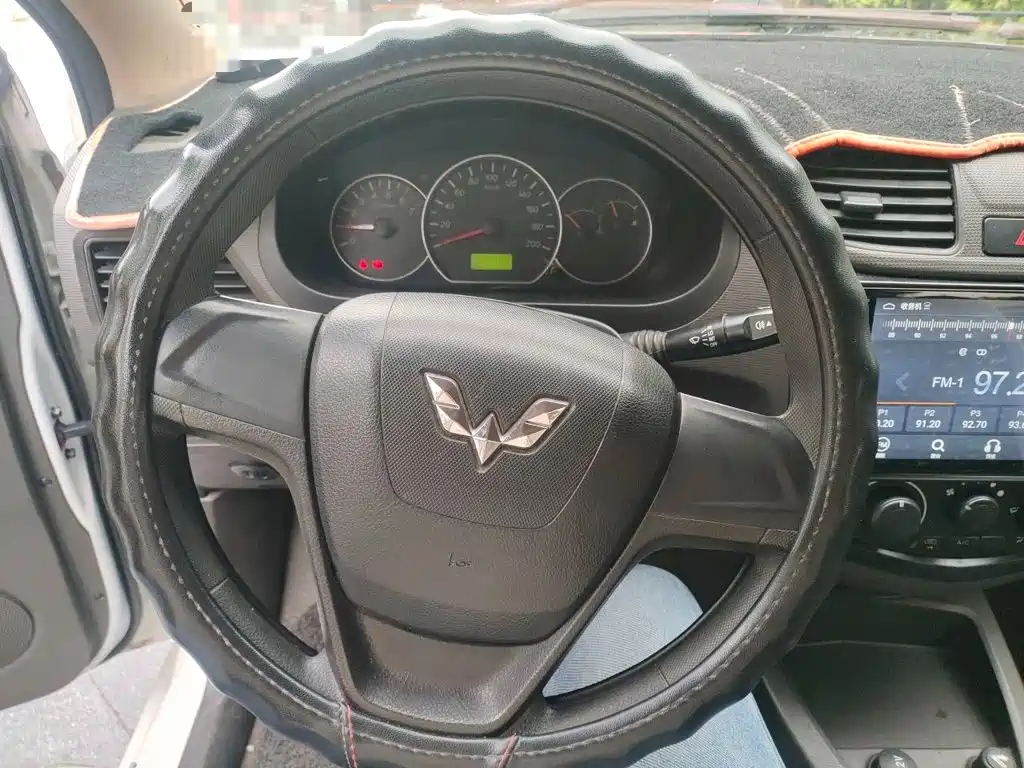 Wuling Hongguang 1.5 L S Basic CN-V