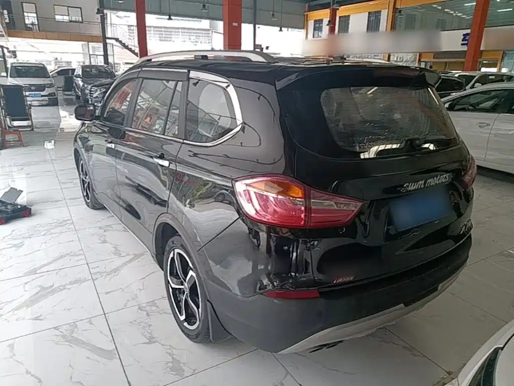 SWM X7 1.5 T Manual Luxury 7-seat