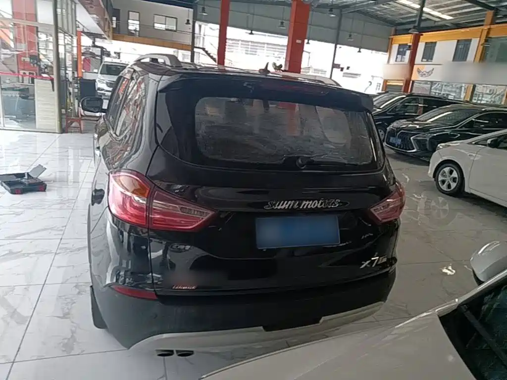 SWM X7 1.5 T Manual Luxury 7-seat