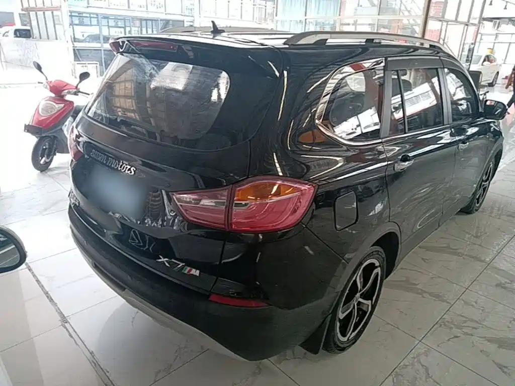 SWM X7 1.5 T Manual Luxury 7-seat