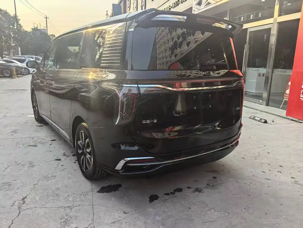 Hongqi HQ9 2.0 T Connected Flagship
