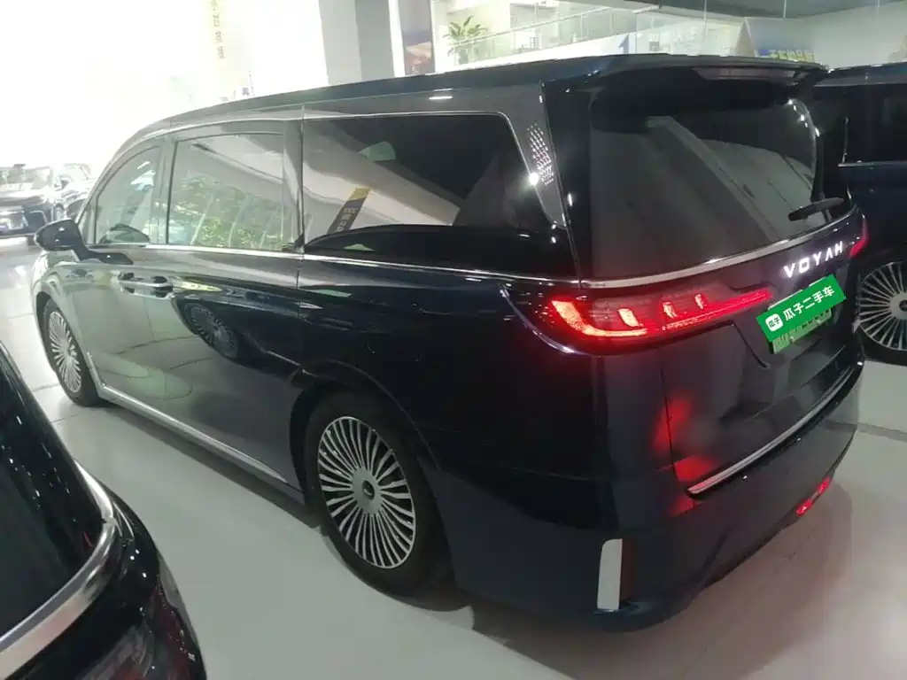 Voyah Dreamer PHEV 4 WD Flagship Kunpeng